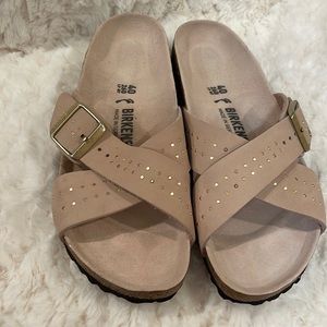 Birkenstock pale pink with gold accents size 40N new!!
